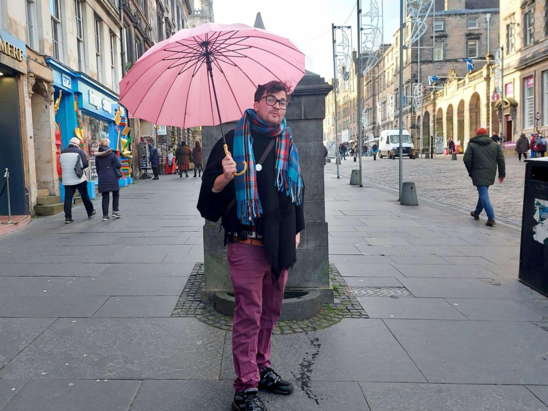 How do free walking tours work?