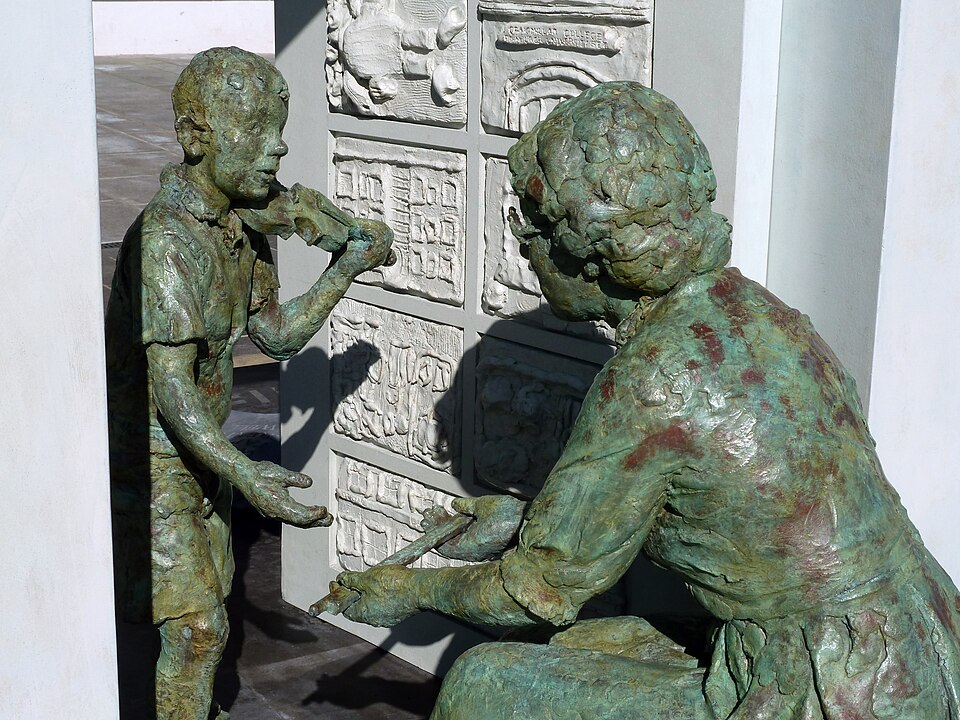 Why does Edinburgh have so few statues of women?